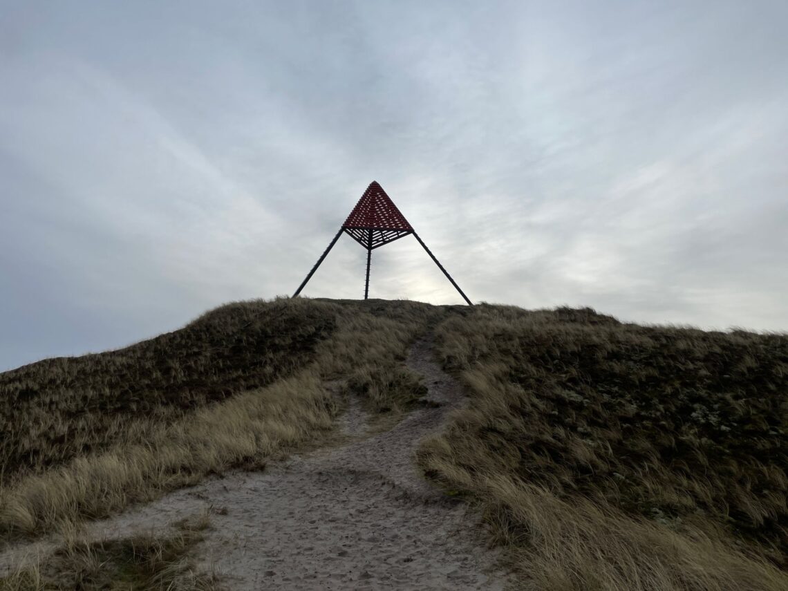 Sømærkerne er rejs i perioden 1884-1885, hvoraf havet allernådigst har ladet de 11 stå tilbage i dag