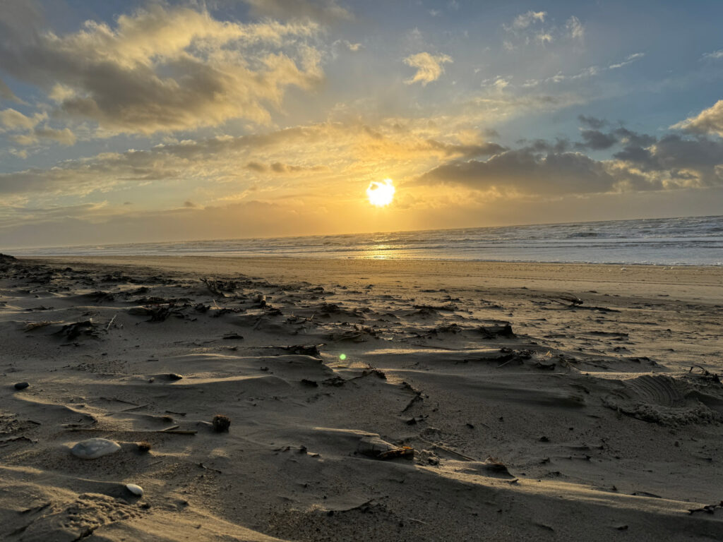 Hvide Sande, et blik hen over den forblæste strand