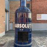 Byen husede åbenbart Absolut fabrikken, der bla. fremstiller Vodka og Pernod