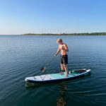 Knægten er ude på paddleboardet