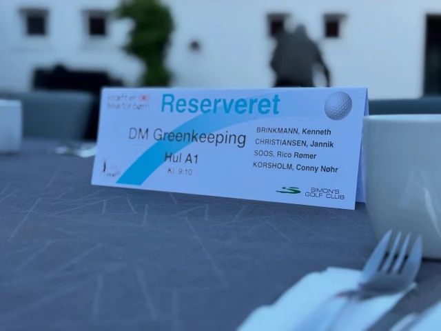 Tusind tusinde tak!

Vi vil gerne sende en kæmpe stor og hjertelig tak til alle jer, der deltog i dagens Golf mod Kræft-arrangement.

Tak for jeres deltagelse, jeres støtte og ikke mindst jeres hjælp til at gøre dagen helt fantastisk – det betyder alverden for os arrangører. Sammen har vi gjort en forskel for en sag, der desværre berører rigtig mange.

Vejret var med os, humøret var højt, og selvom der til tider var lidt ventetid på banen, blev det mødt med stor tålmodighed og smil – det sætter vi virkelig pris på.

Tak fordi I var med til at gøre dagen både meningsfuld og mindeværdig. Vi glæder os allerede til næste gang!

Vi er meget spændte på at få gjort dagens indsamling op, det vender vi straks tilbage med når det er klart.

De bedste hilsner,
Holdet bag GOLF mod KRÆFT